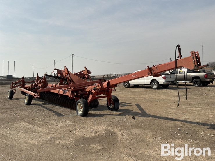 hesston-2410-image-3