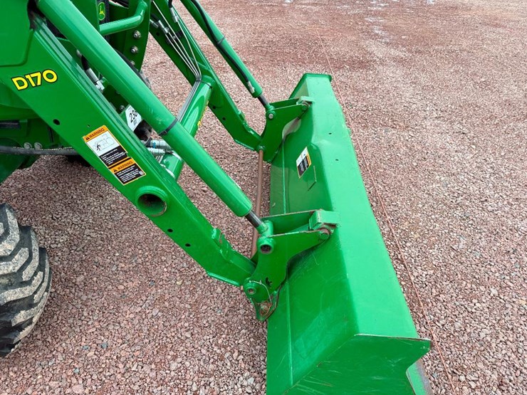 john-deere-4052m-image-15