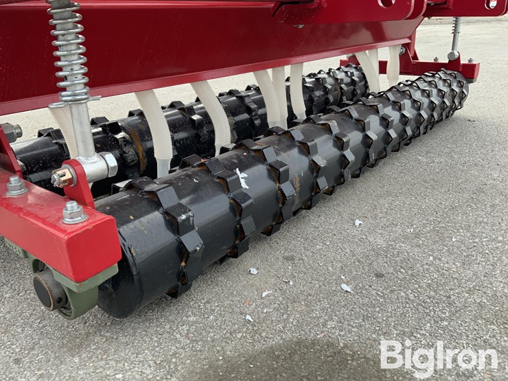 2025-massey-ferguson-730-image-12