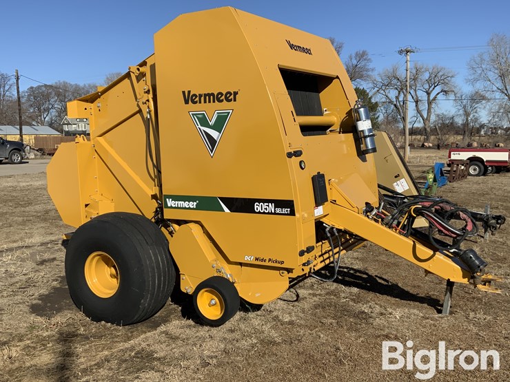 2022-vermeer-605n-image-3
