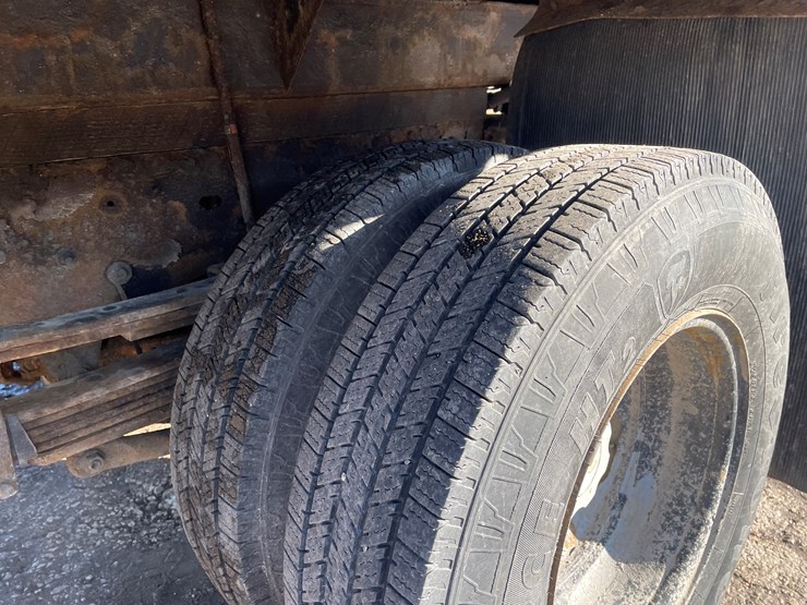 2005-chevrolet-3500-image-32