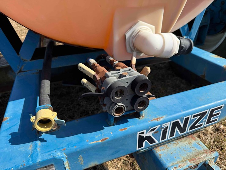 kinze-600-image-15