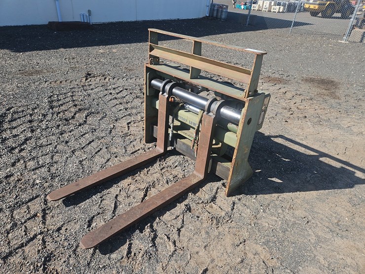 40"-hyd-side-shift-forks-image-1