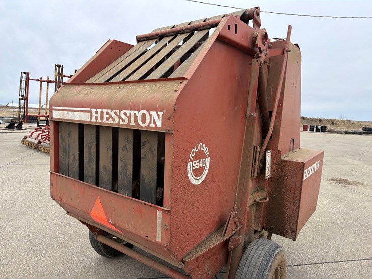 hesston-5540-image-10