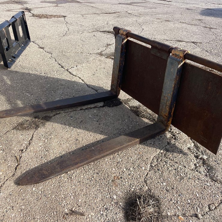 42” skidloader quick tach pallet forks