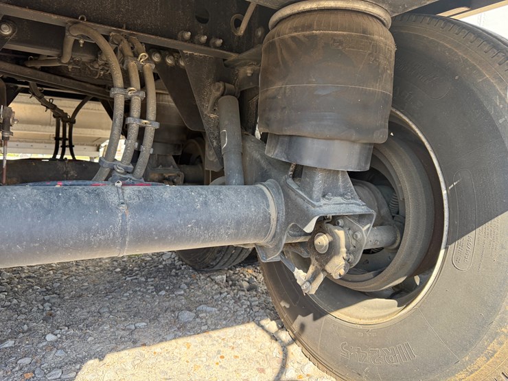 2022-wilson-hopper-bottom-image-12