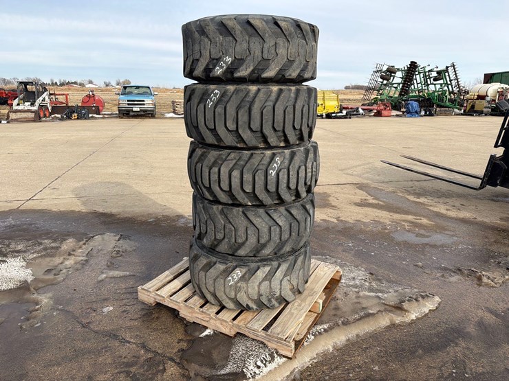 5-14-17.5-skidloader-tires-image-1