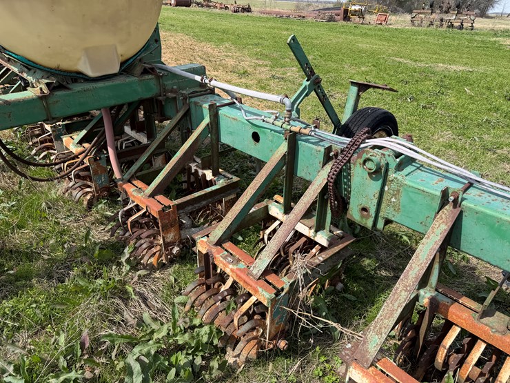 john-deere-12-image-23