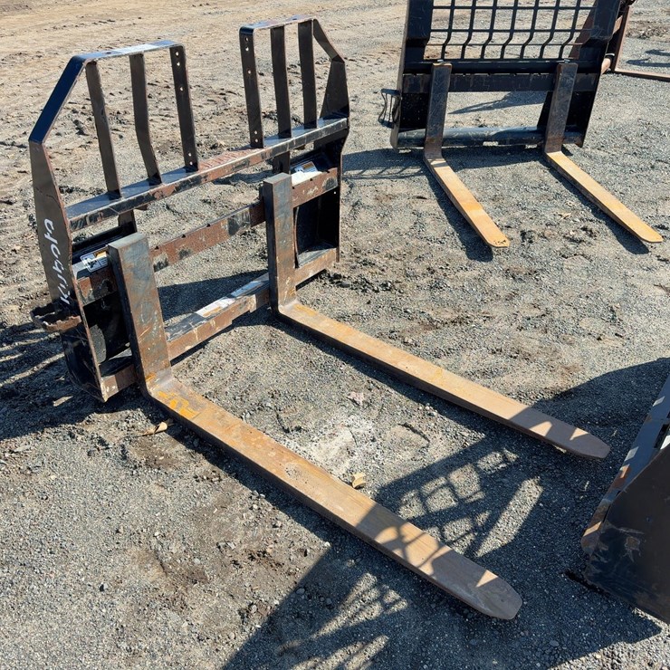 KUBOTA 48" FORKS