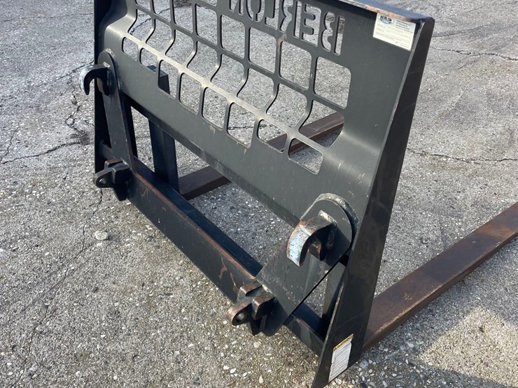 2016-case-ih-l765-image-3