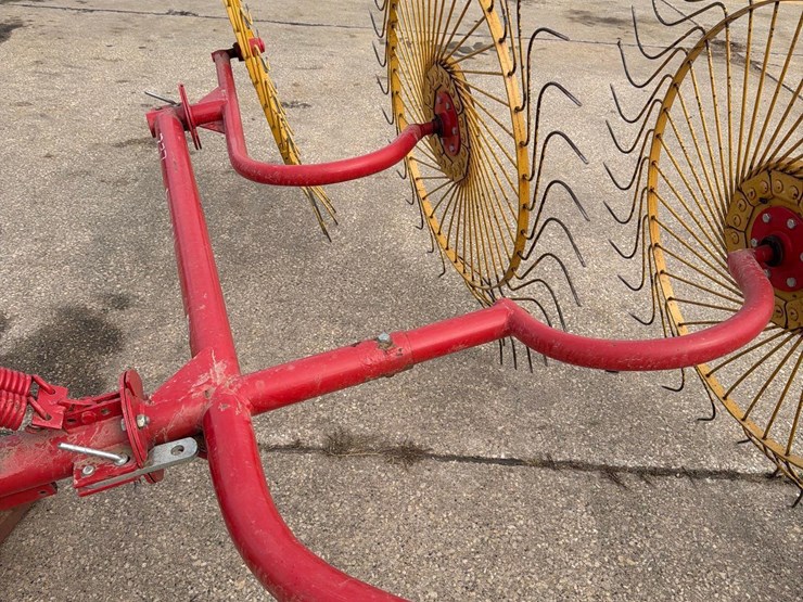 tonutt-5-wheel-3pt-rake-image-6