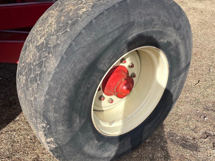 demco-650bu-posi-flow-gravity-wagon—1-owner-image-7