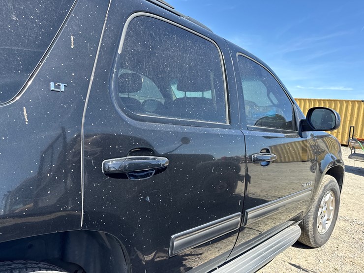 2010-chevrolet-tahoe-image-22