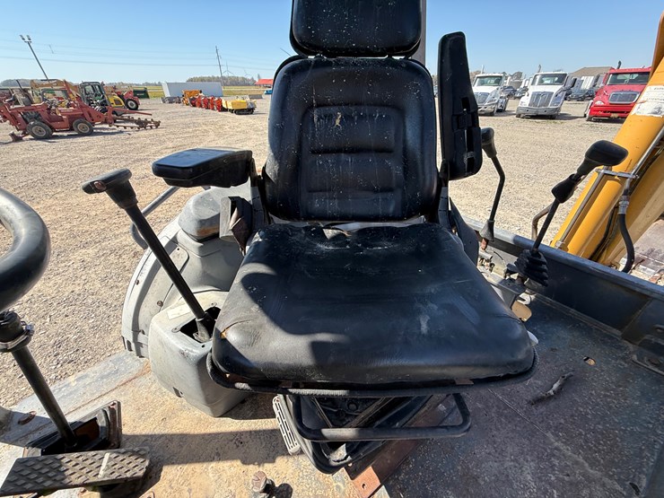 new-holland-555e-image-50