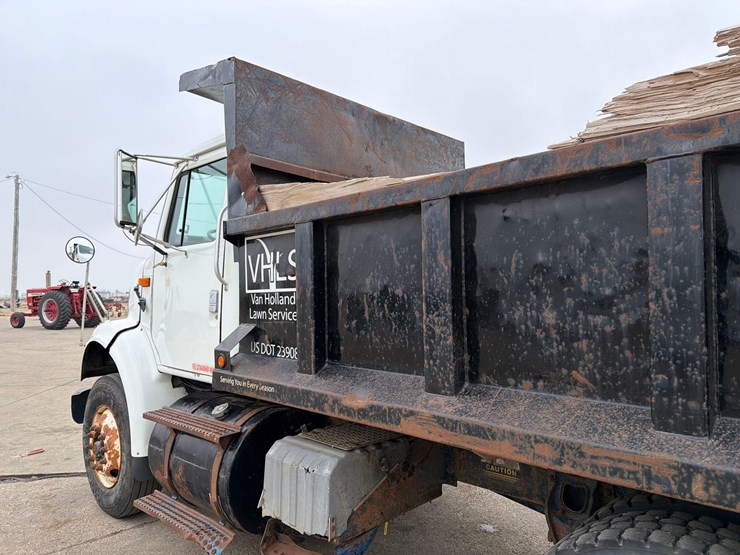 2000-international-8100-image-9