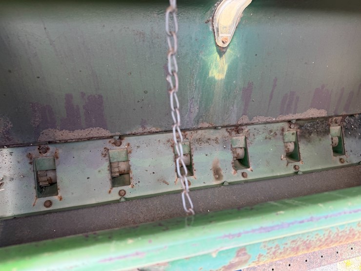 john-deere-520-image-25