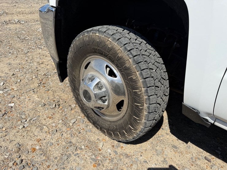 2019-chevrolet-3500hd-image-22