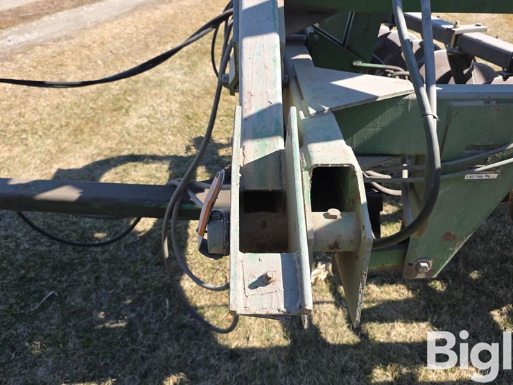 john-deere-220-image-17