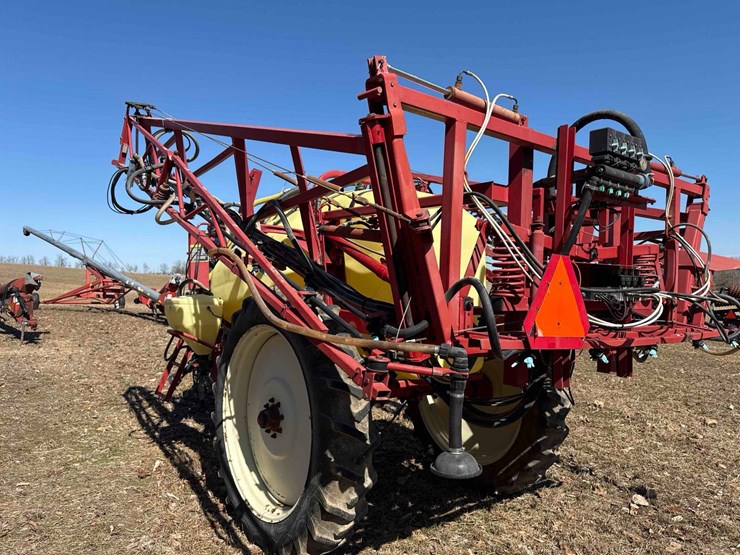 hardi-1000-gal-pull-type-sprayer-image-14