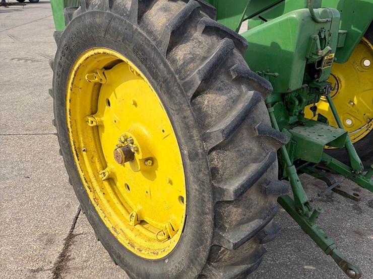 john-deere-3010-image-6