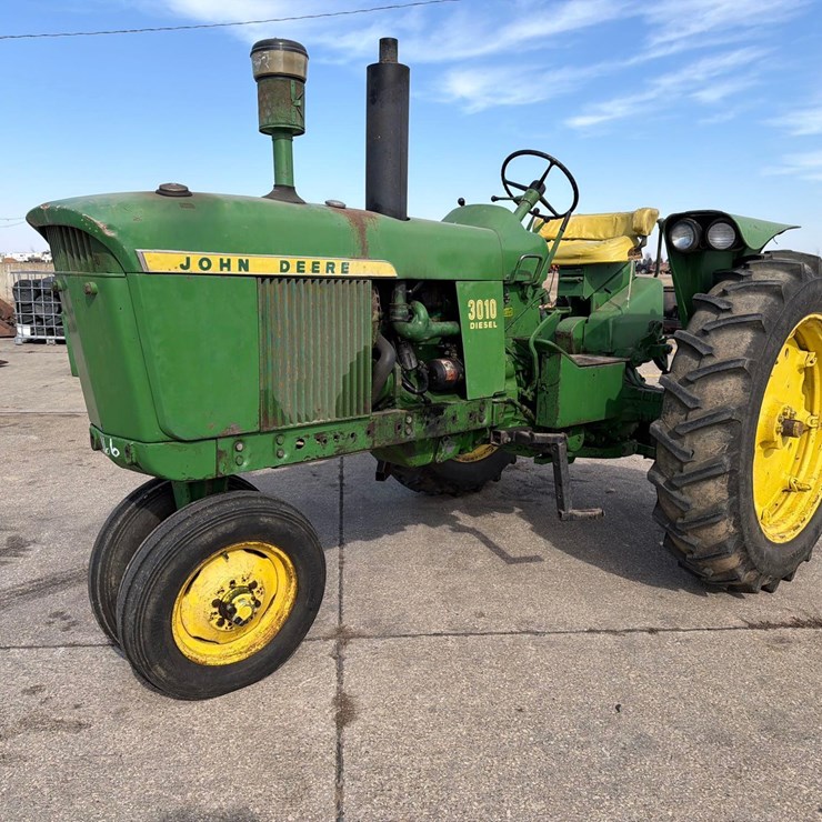 JOHN DEERE 3010
