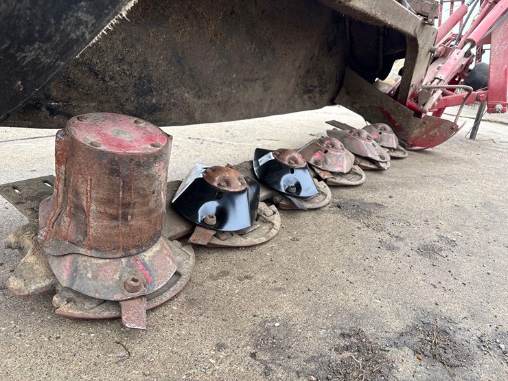 2014-new-holland-h6740-image-9