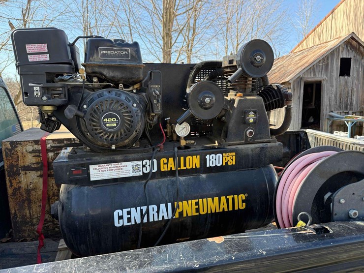 30-gal-central-pneumatic-air-compressor-image-1