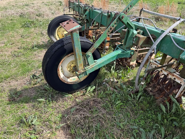 john-deere-12-image-13