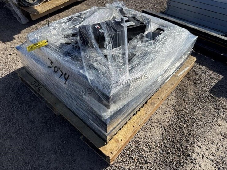 pallet-of-asst-large-breakers-image-4