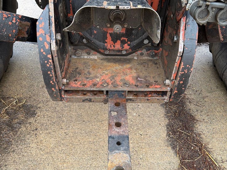 agco-white-6145-image-7