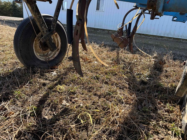 nh3-9-shank-tool-bar-image-9