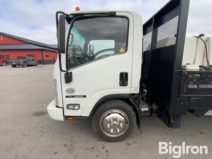 2013-isuzu-nrr-image-12