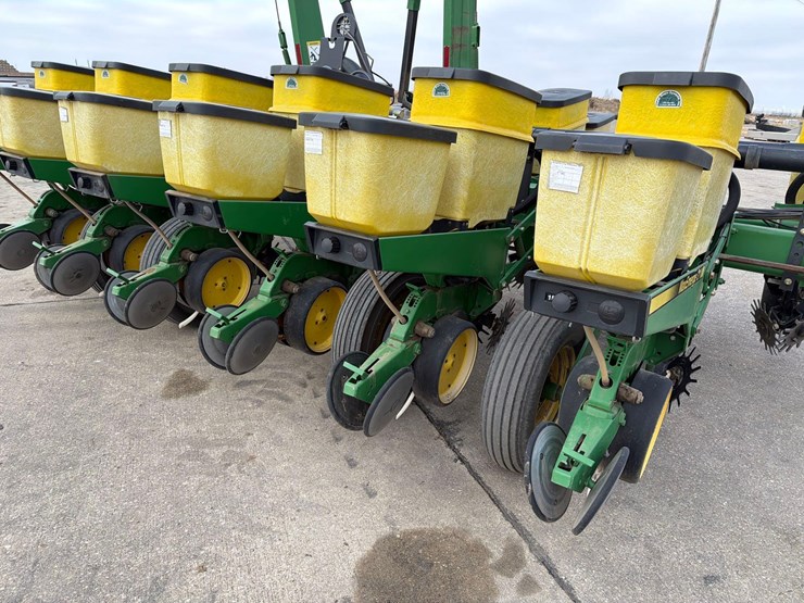 john-deere-7200-image-8