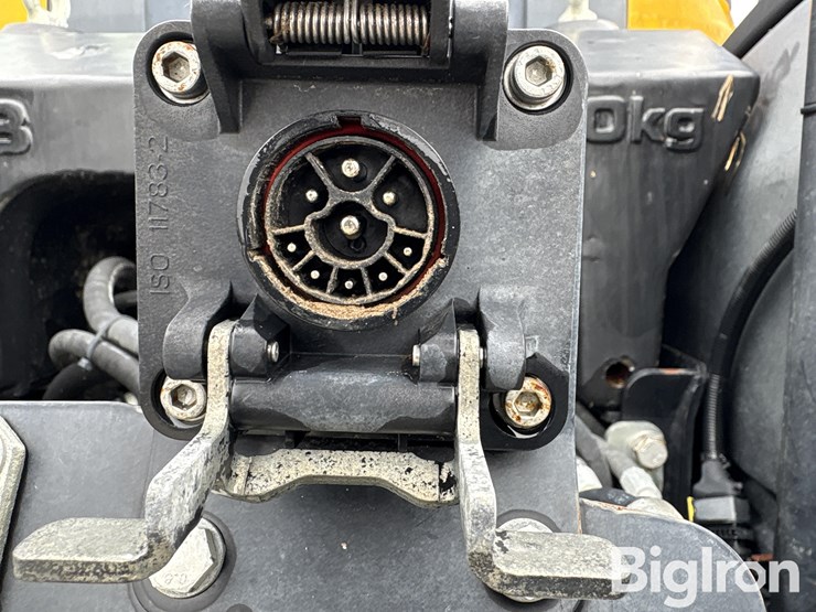 2022-jcb-8330-fasttrac-4wd-tractor-image-13