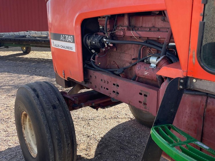 allis-chalmers-7040-2wd-tractor-image-22