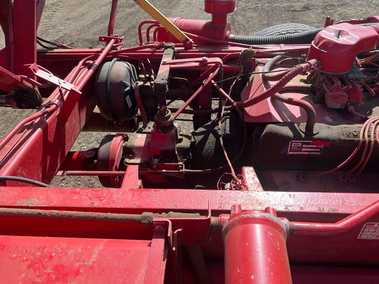 new-holland-1049-image-6