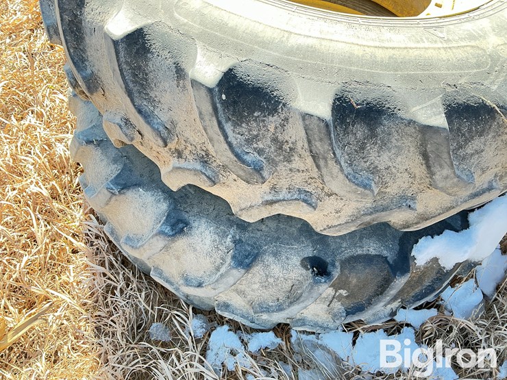 john-deere-380-image-15