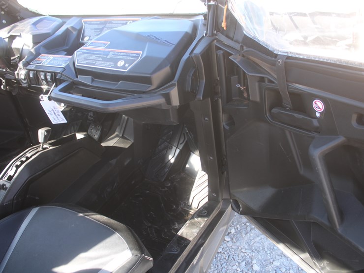 #1079-•-2022-can-am-commander-1000-with-cab-image-47