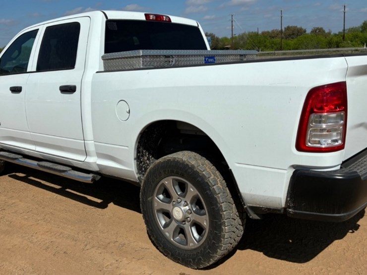 2022-dodge-2500-image-4