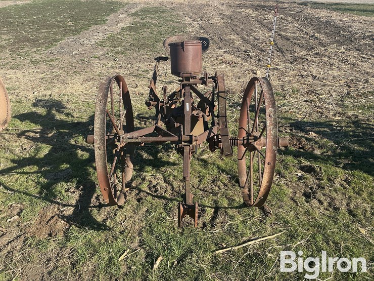 1-row-planter-image-2