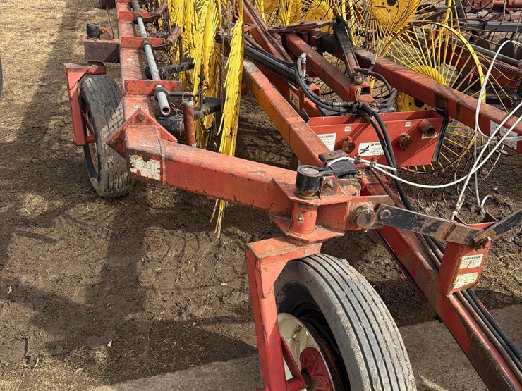 h&s-18-wheel-pull-type-rake-image-11