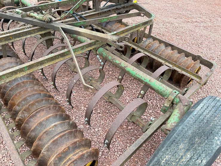 10-john-deere-10-image-10