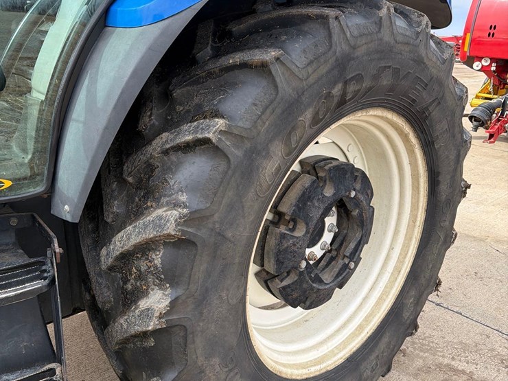 2011-new-holland-t6030-plus-image-24