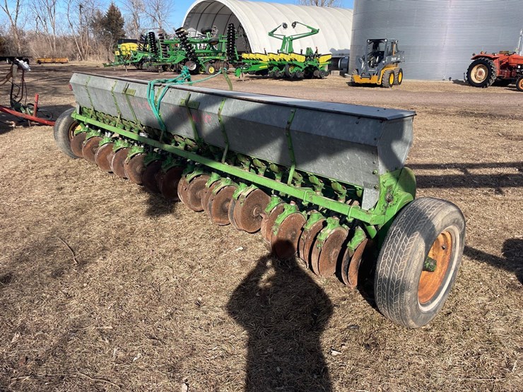 john-deere-grain-drill-image-2