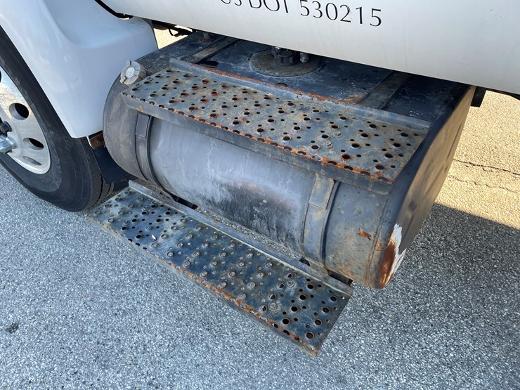 2009-ford-f750-xlt-image-17