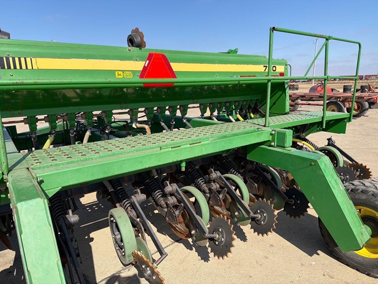 john-deere-750-image-26