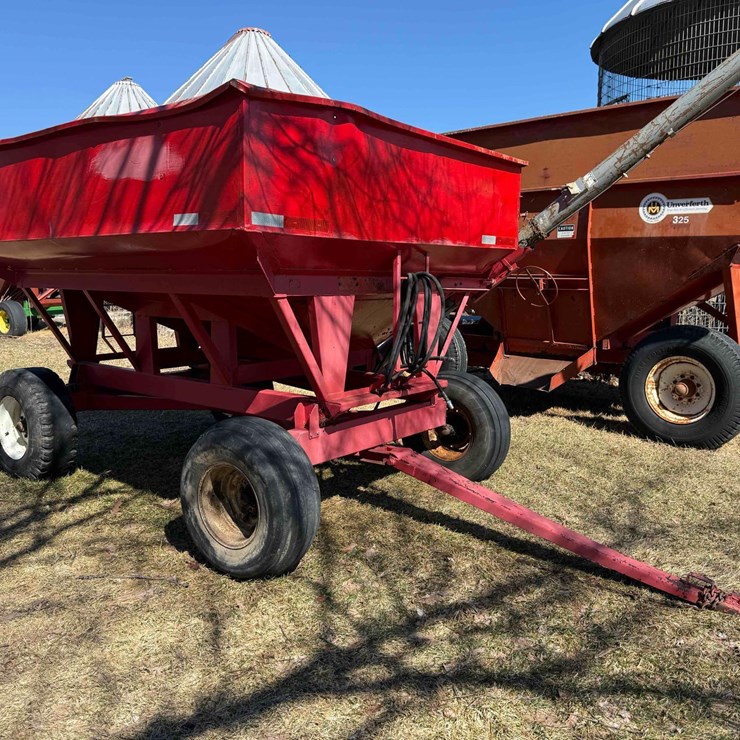 Gravity Wagon with auger