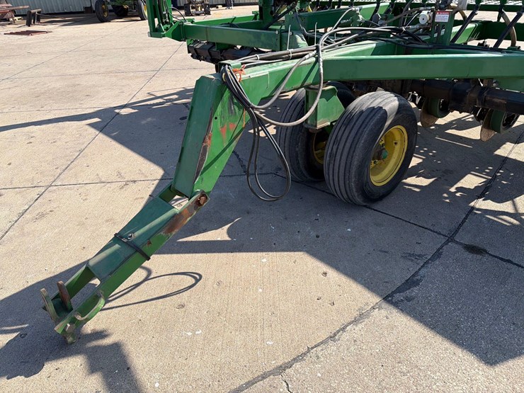 john-deere-750-image-12