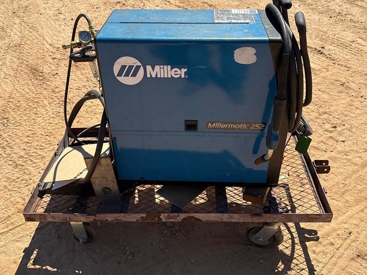 miller-millermatic-252-welder-image-1