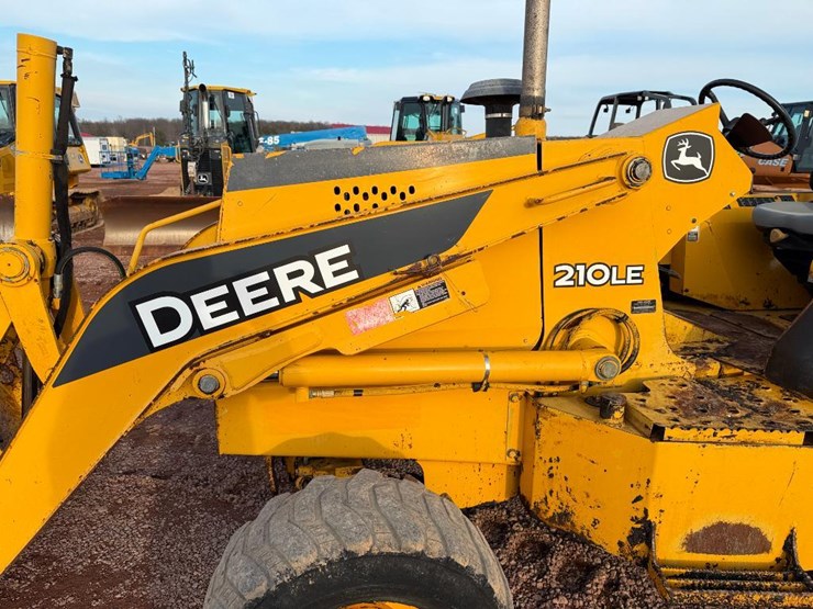 deere-210le-image-15